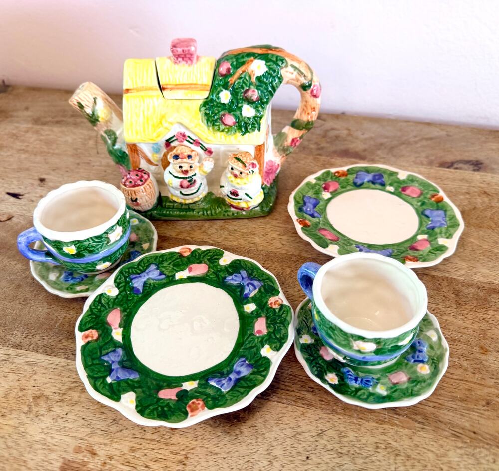 Vintage 1993 Alton Country Cottage Bears Miniature Tea Set Teapot Cups Plates